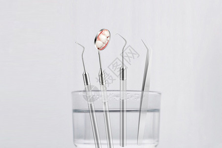 玻璃杯牙医工具高清图片