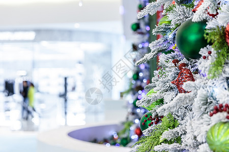 商场圣诞节圣诞树装扮图片
