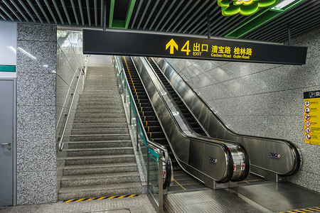 地铁设施电梯图片