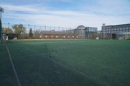 冬天大学的球场高清图片