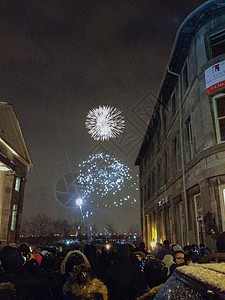 国外冬季夜晚庆新年的眼花图片