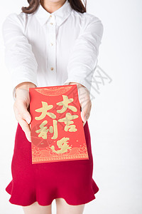 新年商务女性手拿红包特写背景图片