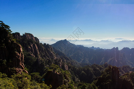 山顶俯视登顶黄山俯瞰云海背景