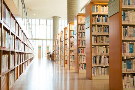 图书馆内部环境书架高清图片素材