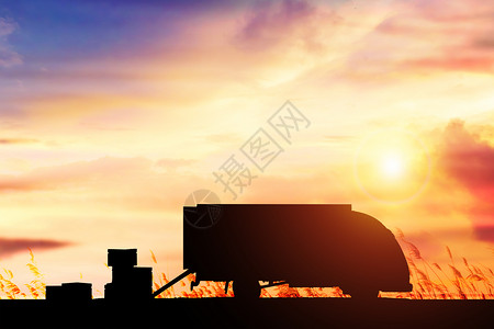 夕阳下货车物流运输剪影设计图片