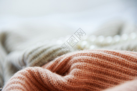 裹毯子冬天温暖的羊绒毛衣背景