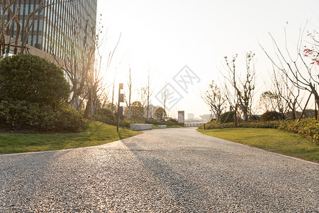夕阳下的滨江大道背景图片