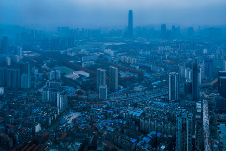 最高楼顶俯瞰城市背景