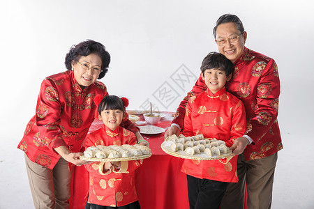 新年一家人包饺子背景图片