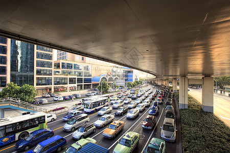 上海延安高架下的车流高清图片