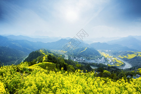 美丽山村山村的春天背景