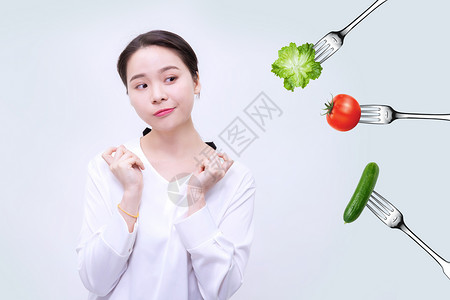 拿着蔬菜女人健康饮食生活设计图片