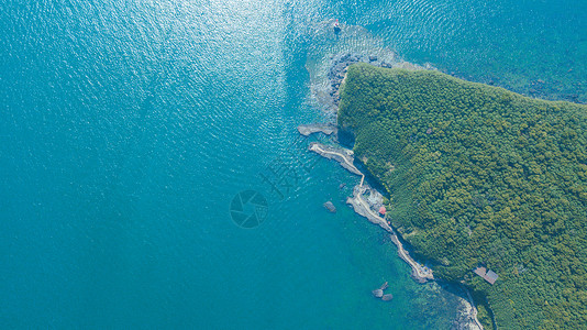 涠洲岛渔港航拍航拍北海涠洲岛的火山地质公园背景