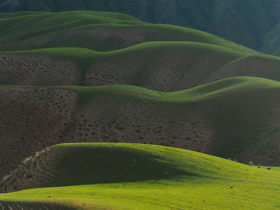 新疆喀拉峻人体山高清图片