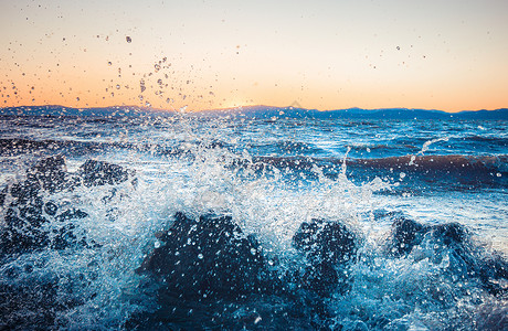  海浪浪花日落洱海高清图片