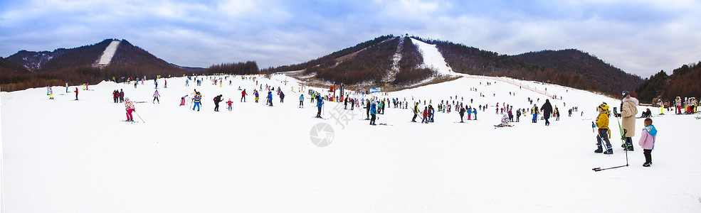 滑雪场全景雪山全景高清图片