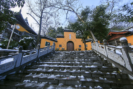 雪后的寺庙图片