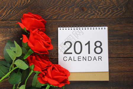 2018日历与红玫瑰背景图片