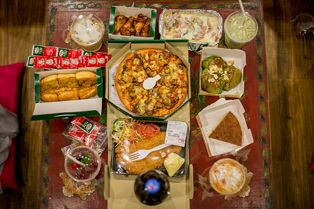 泰国的披萨大餐背景图片