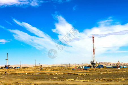 新疆克拉玛依油田背景图片