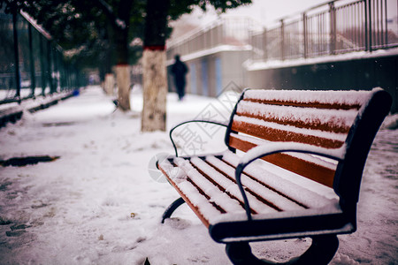 覆盖的椅子雪景背景