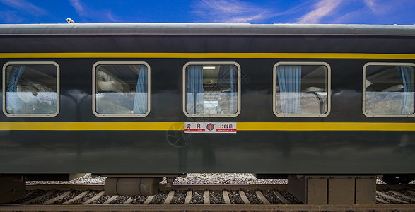 轨道线路2018春运的绿皮火车背景