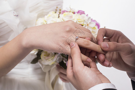 新人结婚求婚戴戒指背景图片