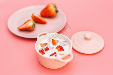 酸奶饮品草莓和酸奶背景