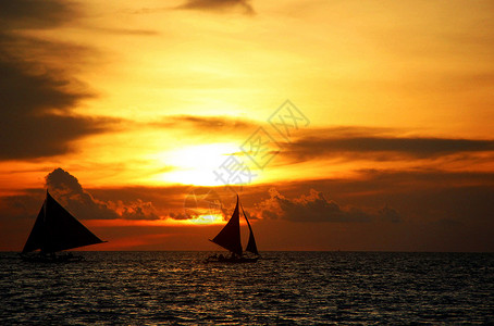 日落帆船图片