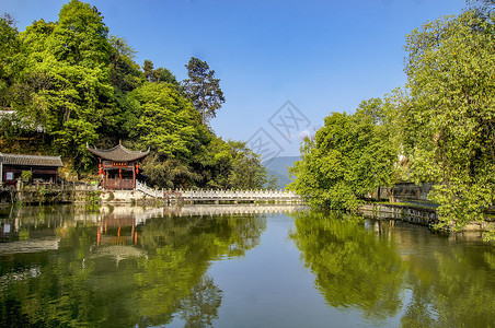 春河腾冲叠水河景区背景