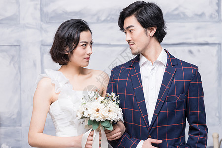 韩式服装新婚幸福年轻夫妻背景