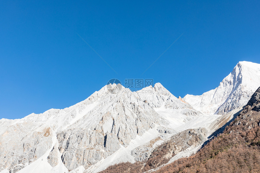 冬天的稻城亚丁雪山图片