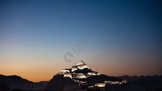 江孜夜色下的城堡背景