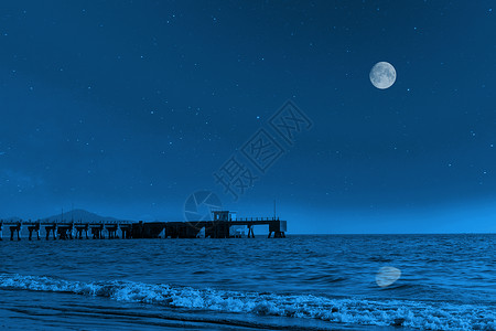 蓝色夜晚静谧的月圆之夜背景