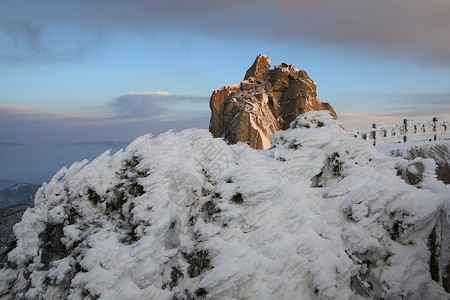 天柱山雪景背景图片