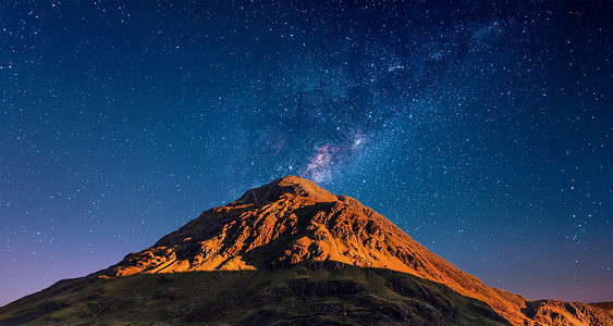  山峰星空背景背景图片