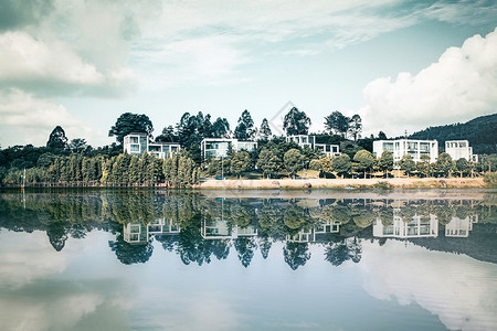 绿色园区湖光山色的美丽风景背景