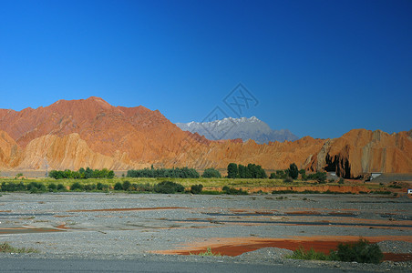新疆库车红山风光摄影图片