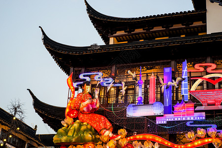 上海城隍庙春节庙会张灯结彩图片