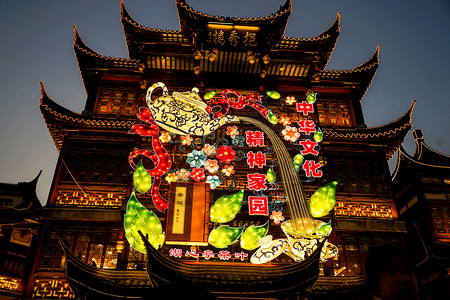 春节的上海城隍庙庙会张灯结彩中国年高清图片素材