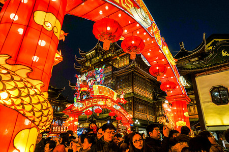 春节的上海城隍庙庙会张灯结彩灯笼高清图片素材
