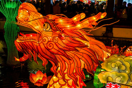 春节的上海城隍庙庙会张灯结彩花灯高清图片素材