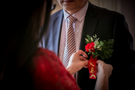 婚礼带花伴侣戴胸花高清图片