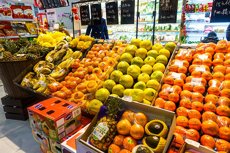 水果货架进口超市年货采购水果背景