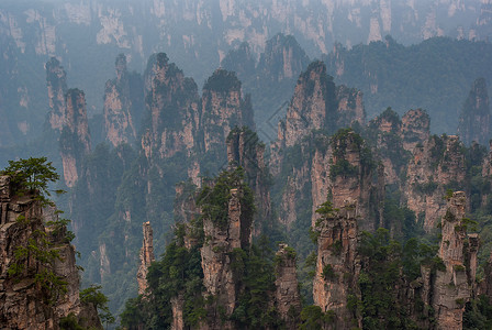 远处高山神奇的张家界风光背景