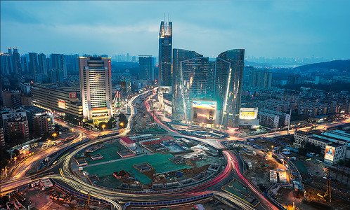 比亚迪云轨武汉城市夜景建设中的光谷转盘背景
