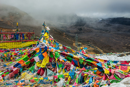 民俗风折多山上的经幡背景