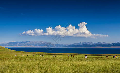 草原远山新疆赛里木湖美景美图背景