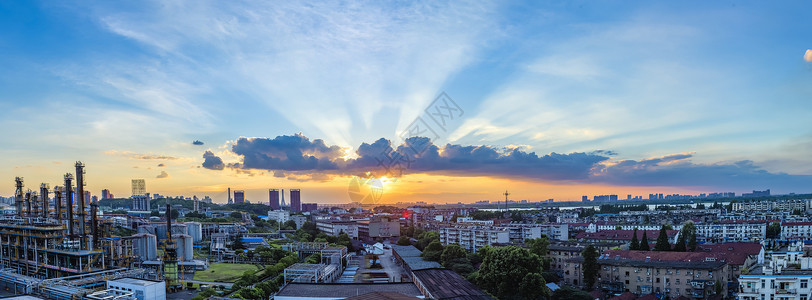 城市管廊厂区的夕阳背景