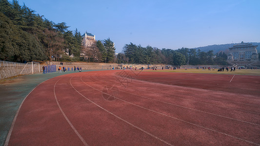 武汉大学的操场背景图片